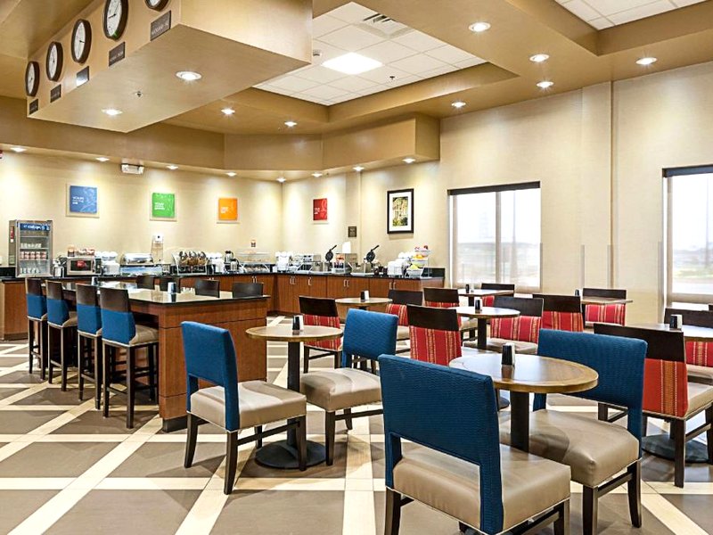 コンフォート スイーツ (Comfort Suites)の写真