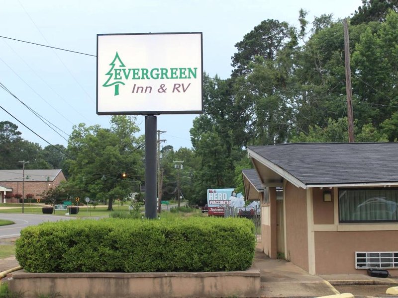 Evergreen Inn and R.V.の写真