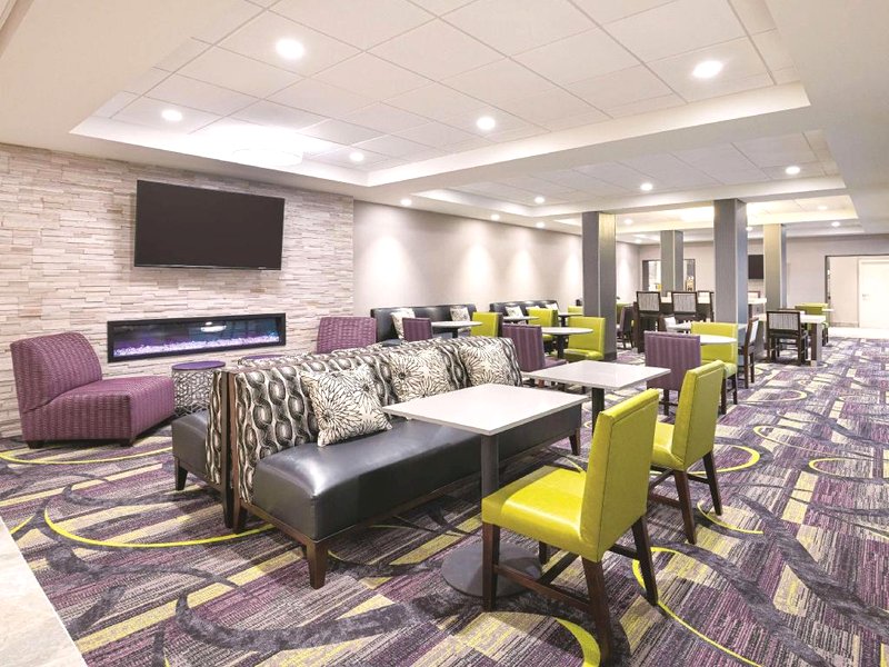 ラ キンタ イン&スイーツ バイ ウィンダム ランチョ コルドバ サクラメント (La Quinta Inn & Suites by Wyndham Rancho Cordova Sacramento)の写真