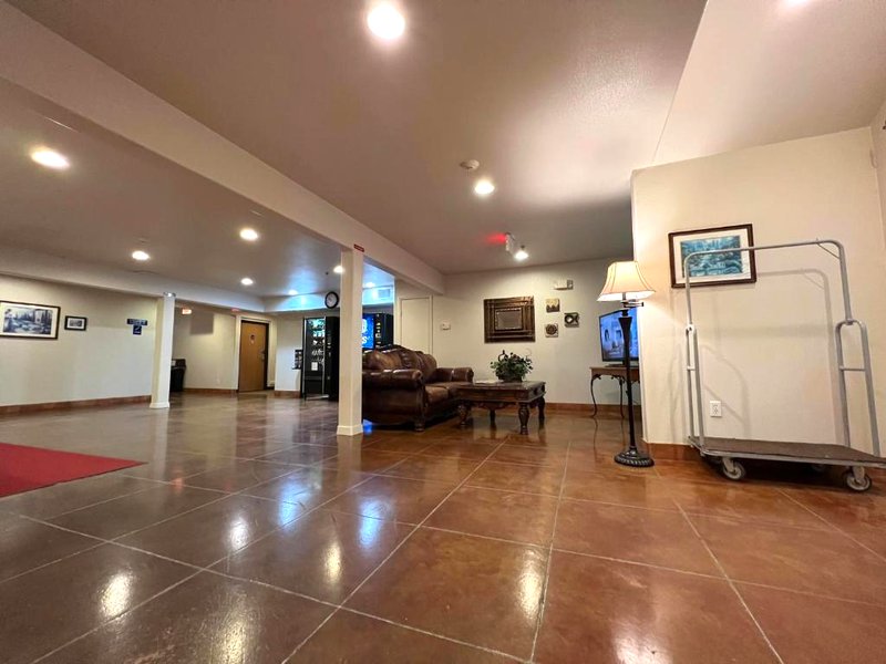 アメリカズ ベスト バリュー イン&スイーツ エイダ (Americas Best Value Inn & Suites Ada)の写真