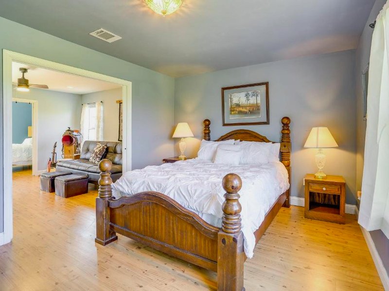 Peaceful Haynesville Vacation Rental with Yard!の写真