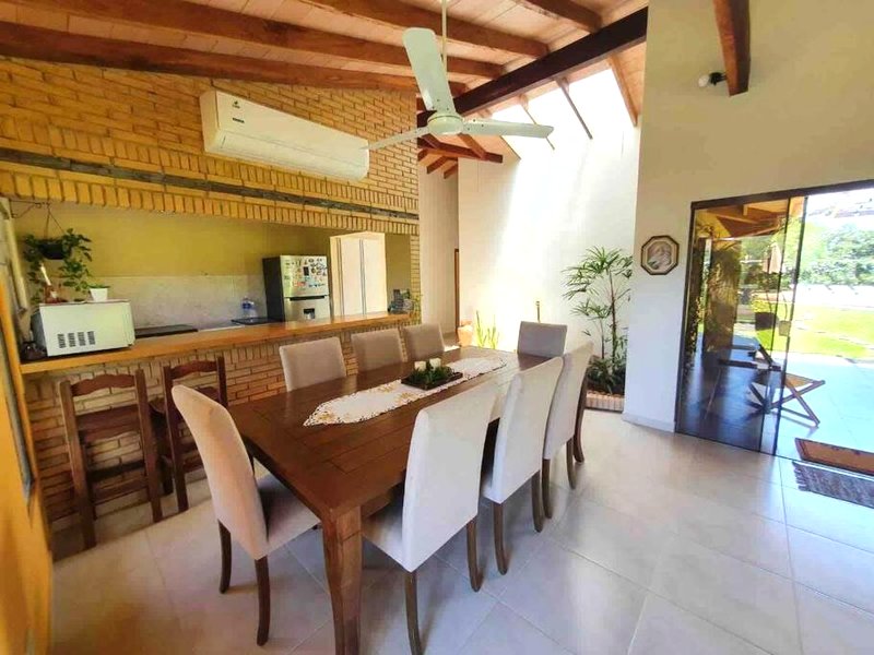Casa con Piscina, Quincho, Cancha de Futbol/Volleyの写真