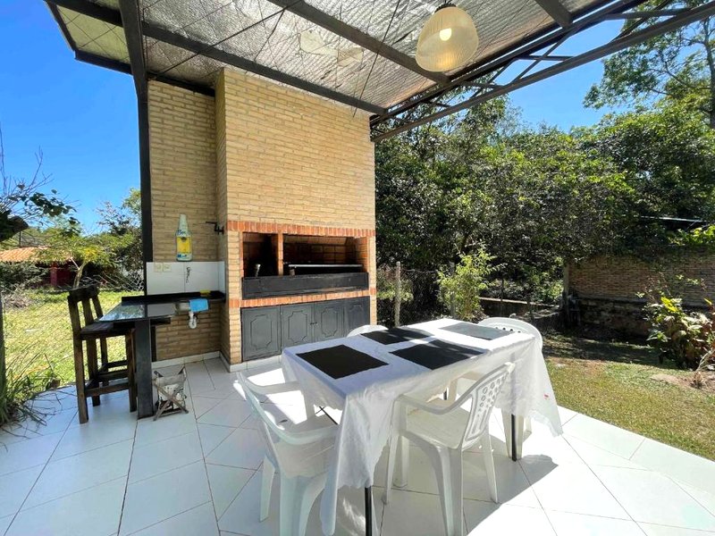 Casa en San Bernardino en Venta y Alquiler con Cancha de futbol, parrilla y piscina zona la Alemana の写真