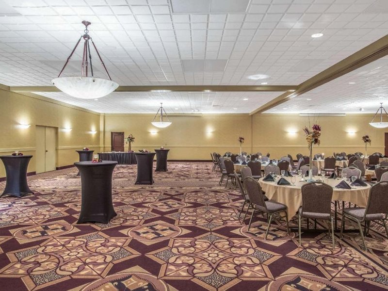 ラマダ グランド アイランド (Ramada By Wyndham Midtown Grand Island)の写真