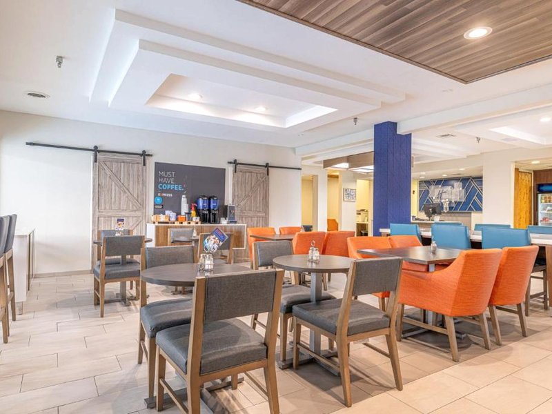 Holiday Inn Express Hotel & Suites College Station By IHGの写真
