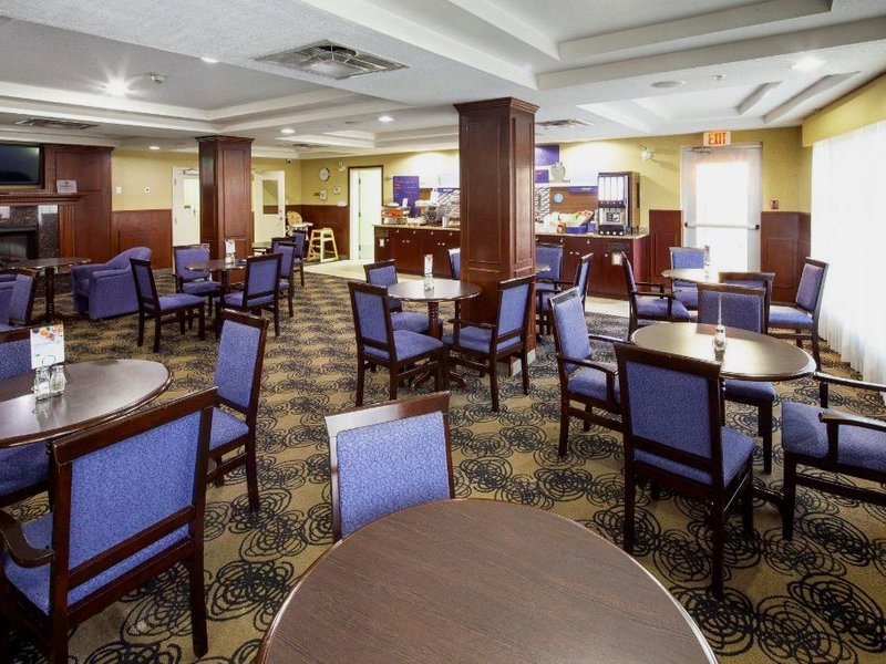 Holiday Inn Express Hotel & Suites Edson By IHGの写真