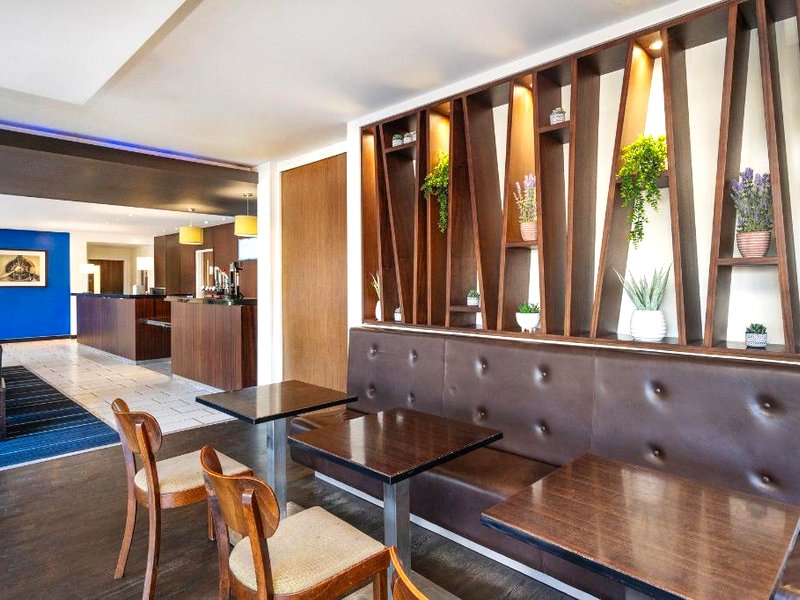 ホリデイ イン エクスプレス ケンブリッジ ダックスフォード M11 JCT.10 バイ IHG (Holiday Inn Express Cambridge-Duxford M11 JCT.10 By IHG)の写真