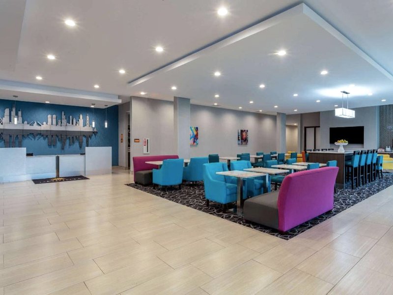 La Quinta Inn & Suites by Wyndham Shorewoodの写真