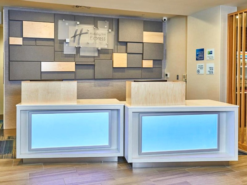 Holiday Inn Express Hotel and Suites Medford-Central Point By IHGの写真
