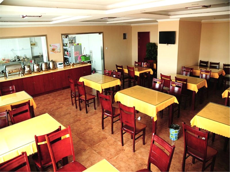 グリーンツリー イン チャオヤン シティ チャオヤン ストリート ファンジー ロード エクスプレス ホテル (GreenTree Inn Chaoyang City Chaoyang Street Fangzhi Road Express Hotel)の写真
