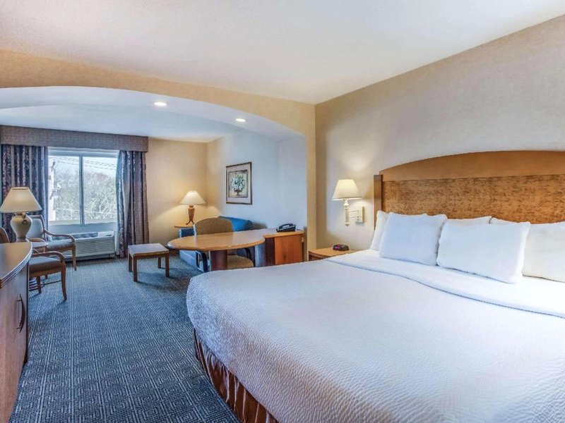 ラ キンタ イン&スイーツ バイ ウィンダム アイスリップ マッカーサー エアポート (La Quinta Inn & Suites by Wyndham Islip - MacArthur Airport)の写真