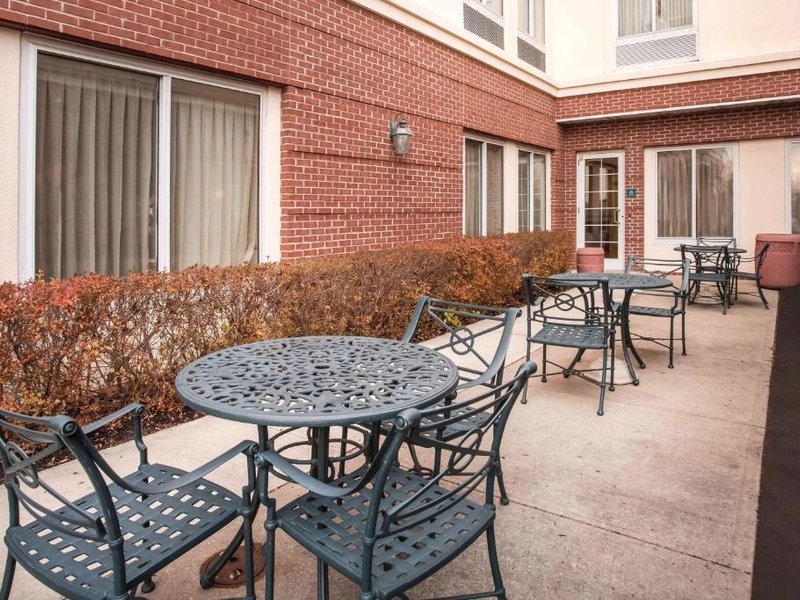 ラ キンタ イン&スイーツ バイ ウィンダム アイスリップ マッカーサー エアポート (La Quinta Inn & Suites by Wyndham Islip - MacArthur Airport)の写真