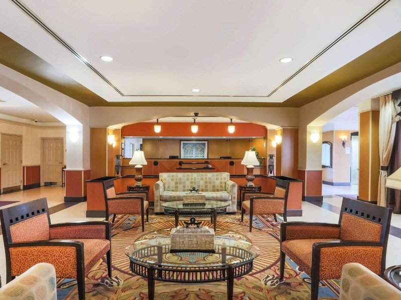ラ キンタ イン&スイーツ バイ ウィンダム アイスリップ マッカーサー エアポート (La Quinta Inn & Suites by Wyndham Islip - MacArthur Airport)の写真