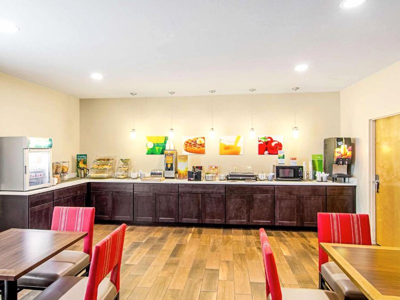 クオリティー イン&スイーツ ニア タンガー アウトレット モール (Quality Inn & Suites Near Tanger Outlet Mall)の写真