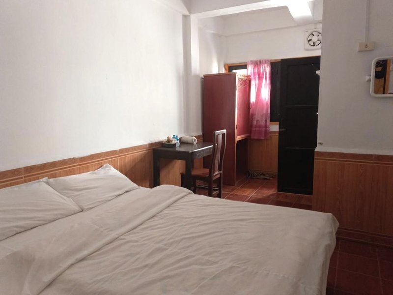 ［ザイエン コウアング市内中心部］一軒家（29m²）｜ 21ベッドルーム／21バスルーム (Phonsavan Warm hostel)の写真
