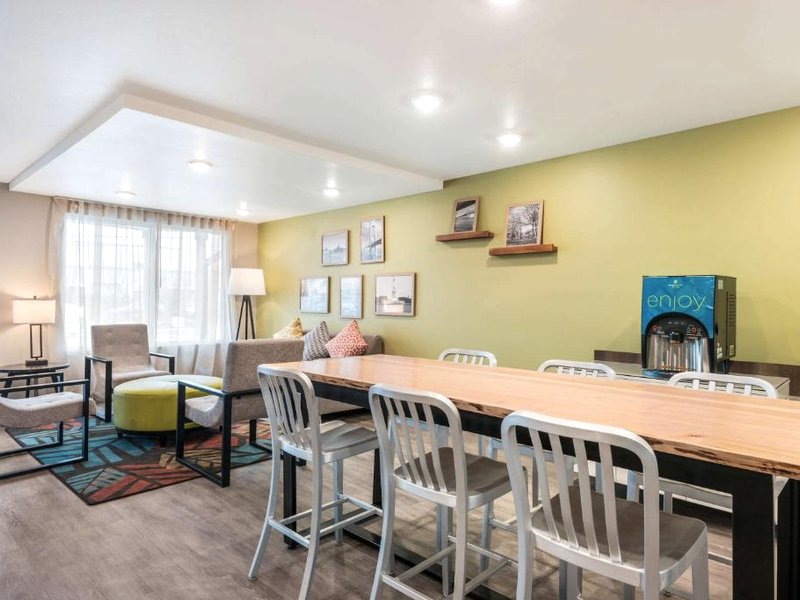 WoodSpring Suites Lindenの写真