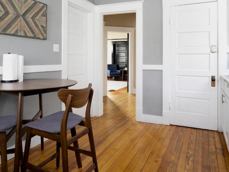 Updated 3 bedroom unit with balcony!の写真