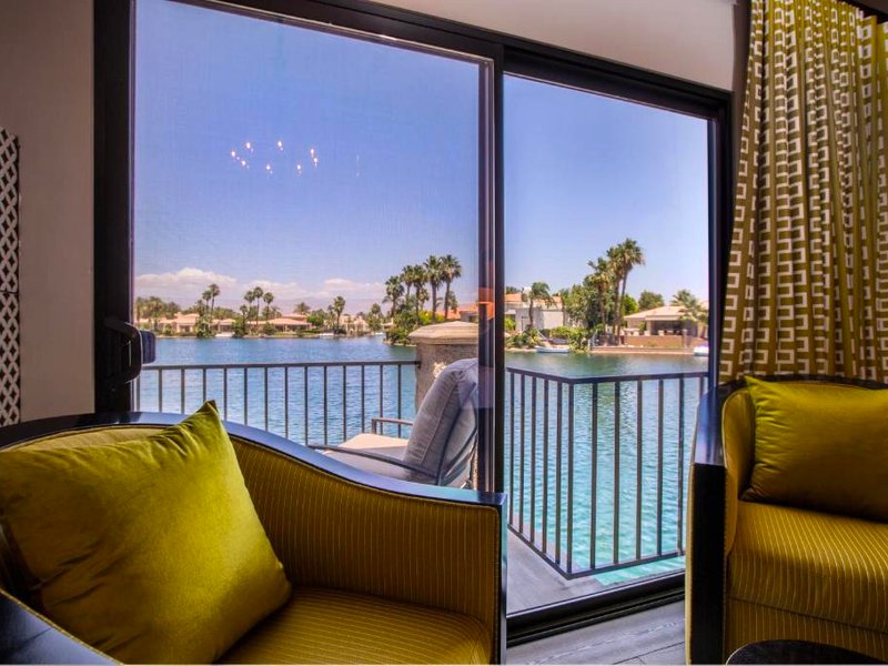 ザ シャトー アット レイク ラ キンタ (The Chateau at Lake La Quinta)の写真