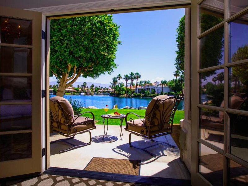 ザ シャトー アット レイク ラ キンタ (The Chateau at Lake La Quinta)の写真