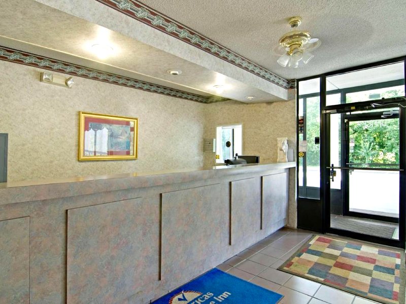 アメリカズ ベスト バリュー イン&スイーツ クラークスデール (Americas Best Value Inn & Suites Clarksdale)の写真