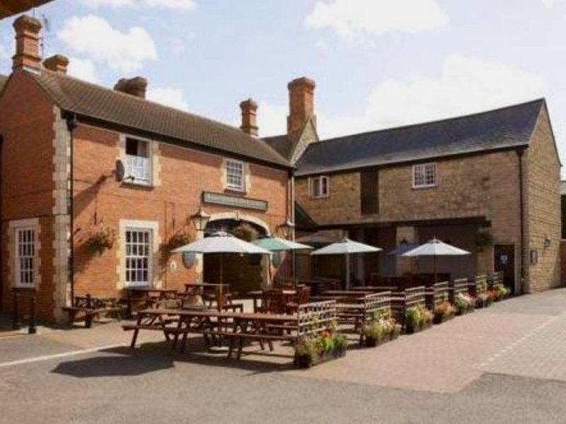 Saracens Head Hotel by Greene King Innsの写真