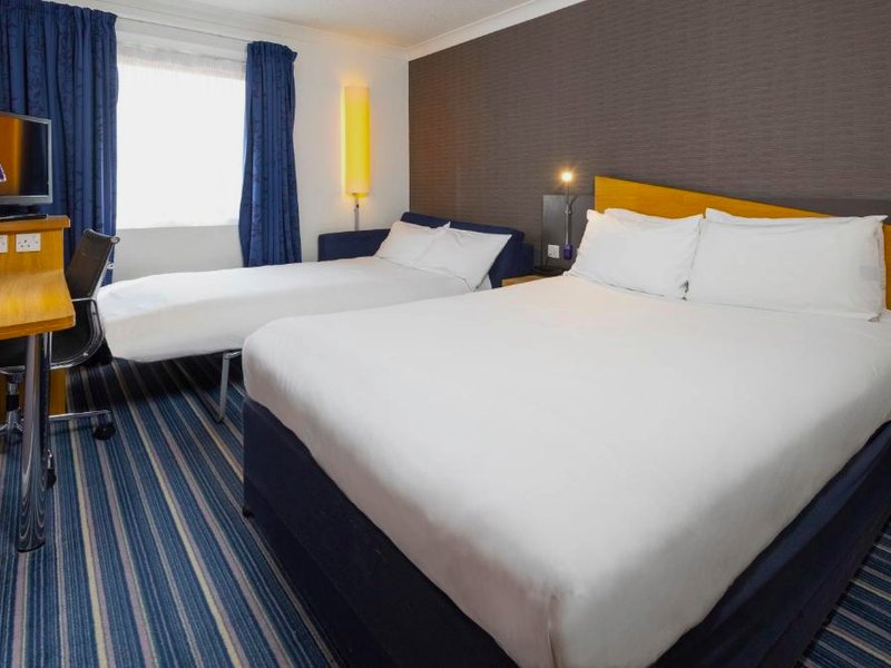 Holiday Inn Express Northampton - South By IHGの写真