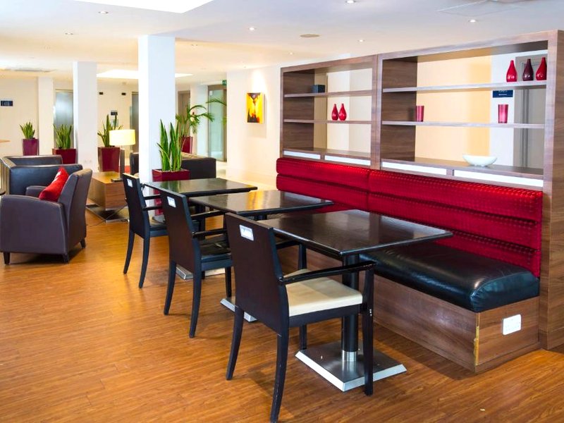 Holiday Inn Express Northampton - South By IHGの写真