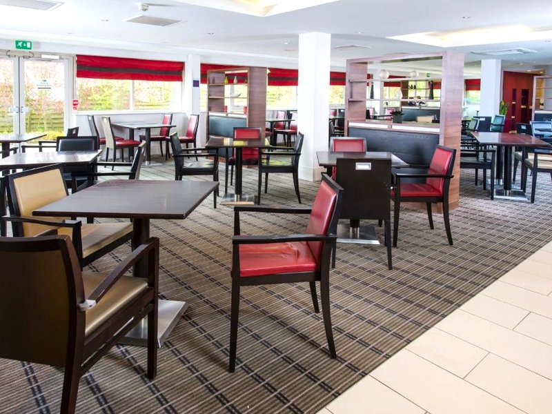 Holiday Inn Express Northampton - South By IHGの写真