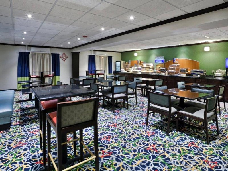 Holiday Inn Express Brookpark-Cleveland Airport Hotel By IHGの写真
