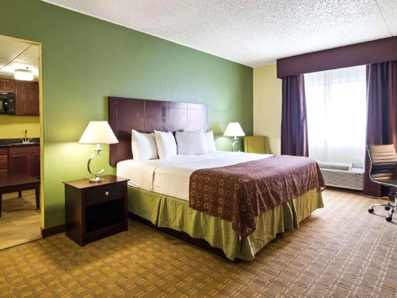 ベストウェスタン エアポート イン アンド スイーツ クリーブランド (Best Western Airport Inn and Suites Cleveland)の写真
