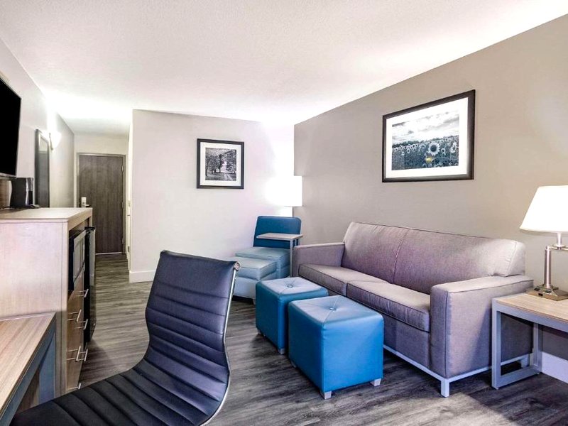 ラ キンタ イン&スイーツ バイ ウィンダム ジョプリン (La Quinta Inn & Suites by Wyndham Joplin)の写真