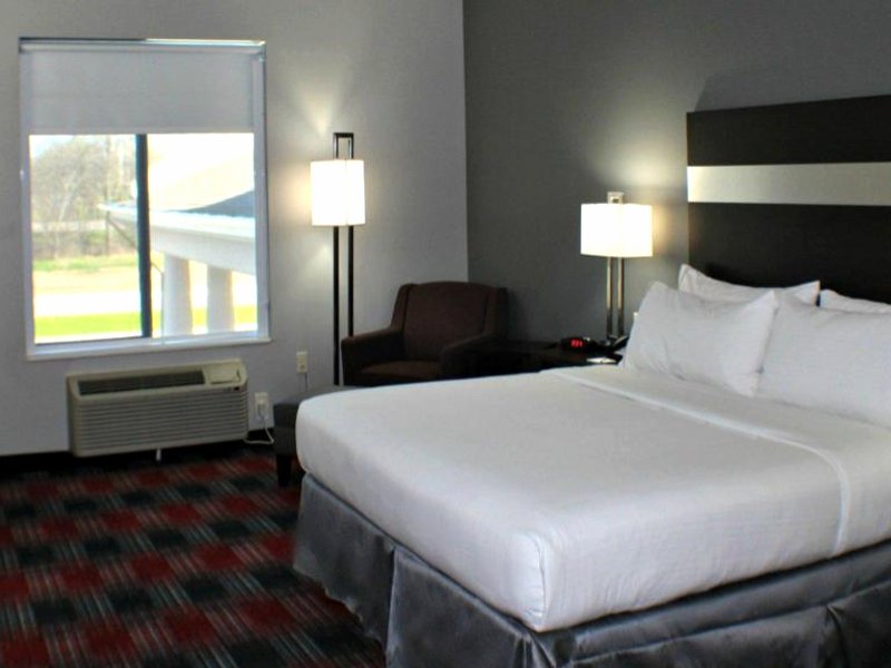 Holiday Inn Express & Suites Bonham By IHGの写真