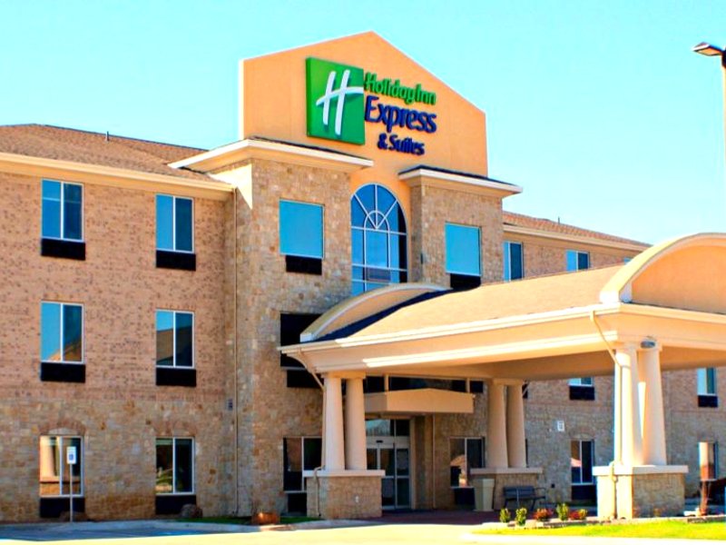 Holiday Inn Express & Suites Bonham By IHGの写真