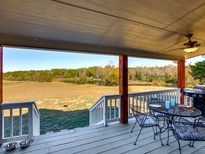 14-Acre Property with On-Site Fishing Texas Escapeの写真