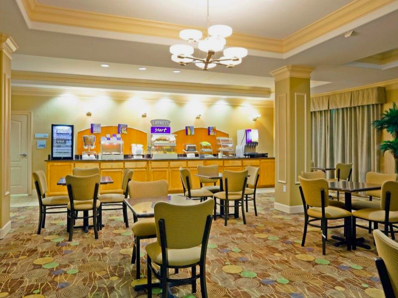 Holiday Inn Express Hotel & Suites Greenville By IHGの写真