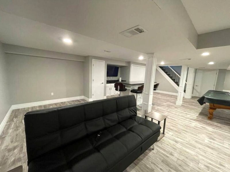 Private 4 Bedroom Home with a hot tubの写真
