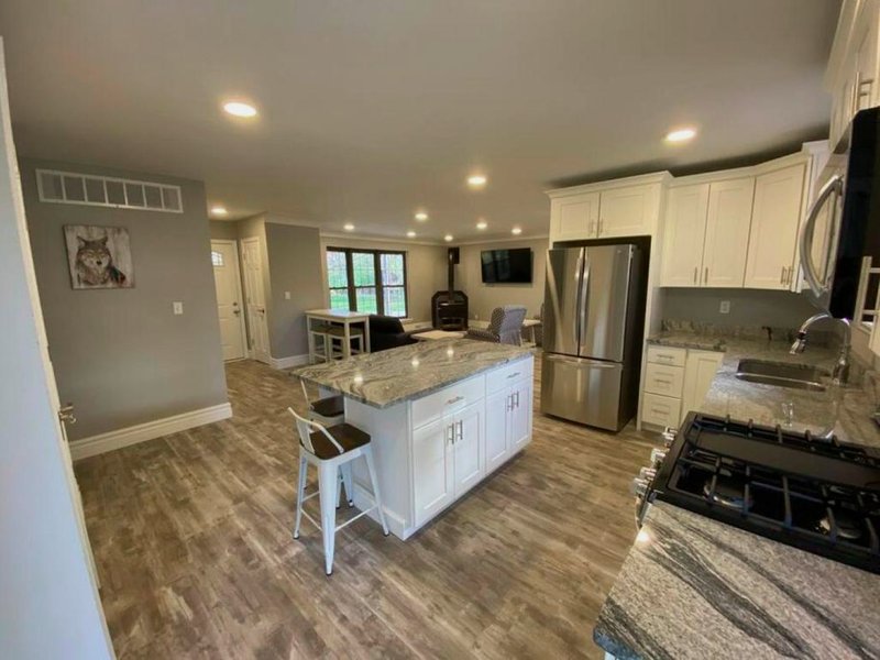 Private 4 Bedroom Home with a hot tubの写真
