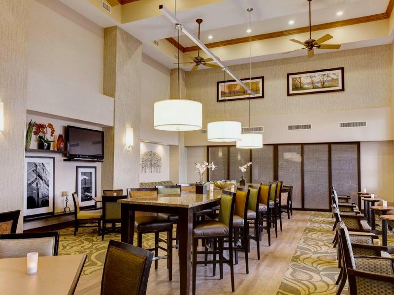ハンプトン イン&スイーツ アディソン (Hampton Inn & Suites Addison)の写真