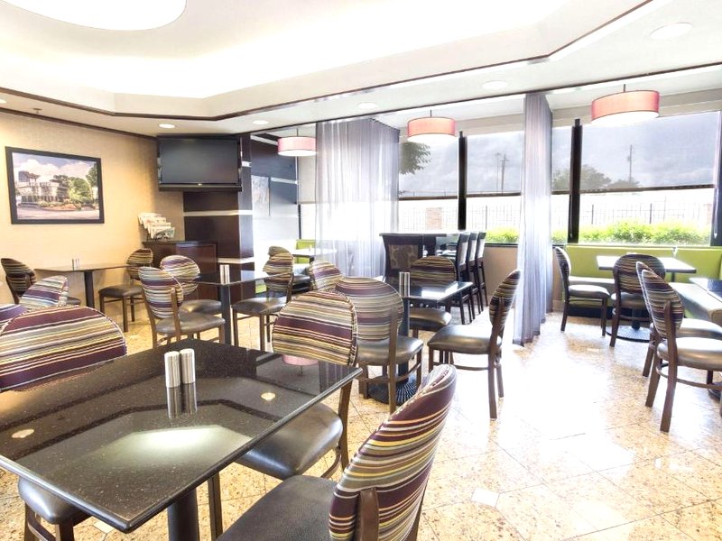 ドゥルーリー イン&スイーツ アトランタ モロー (Drury Inn & Suites Atlanta Morrow)の写真