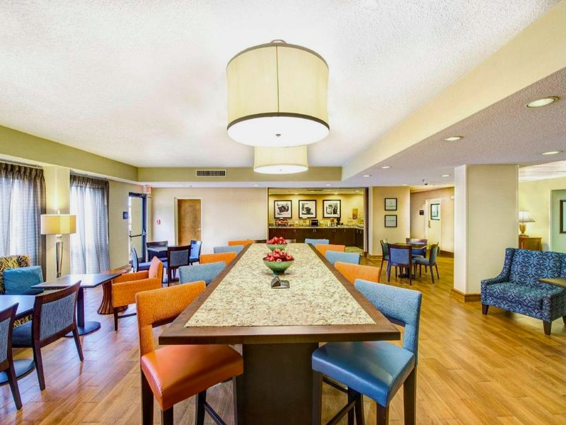 Hampton Inn Atlanta-Southlakeの写真