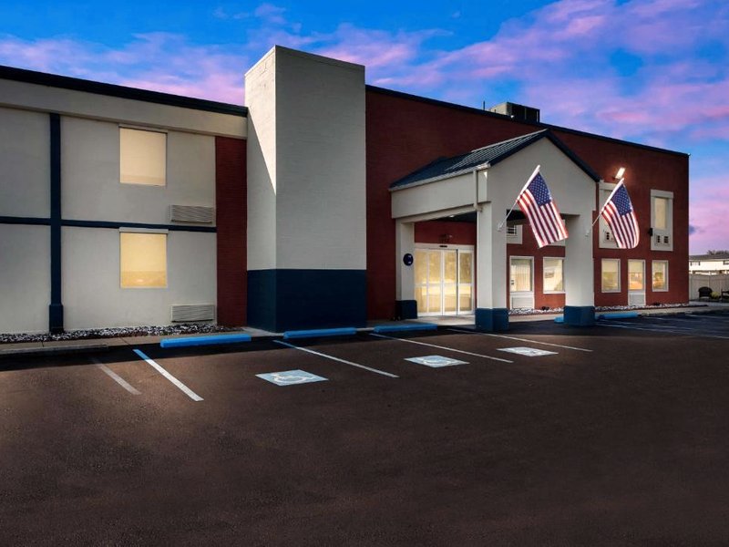 ベストウェスタン アデナ イン (Best Western Adena Inn)の写真