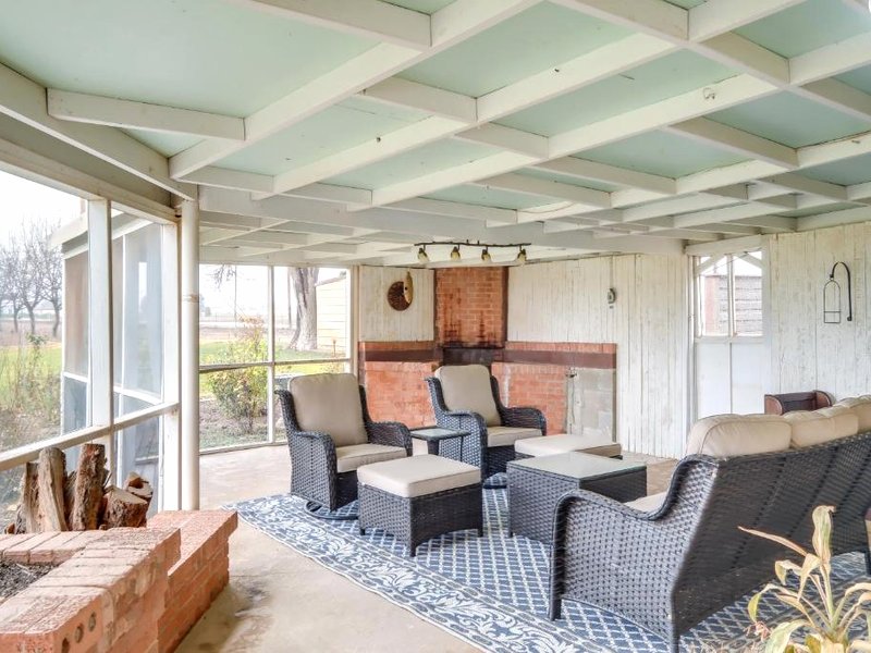 Peaceful Artesia Vacation Rental with Orchard Views!の写真
