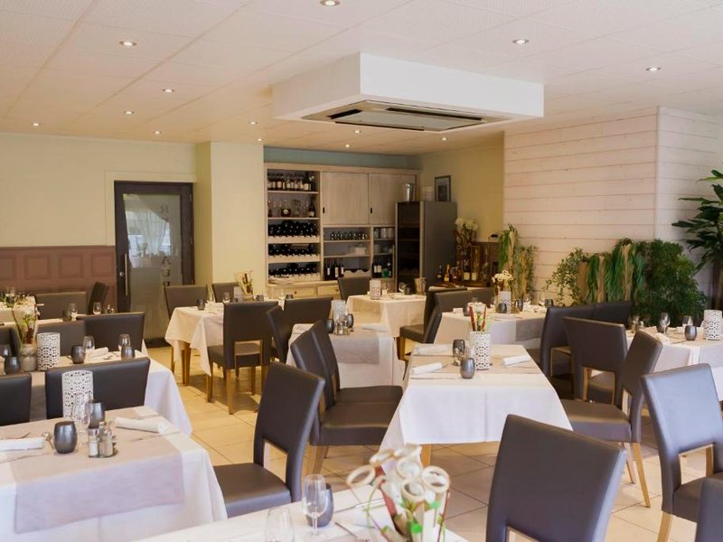 Logis Hotel Restaurant La Croix Verteの写真