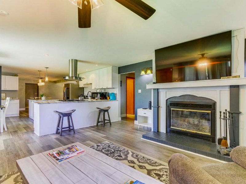 Indian Lake Vacation Rental with Fire Pit and Saunaの写真