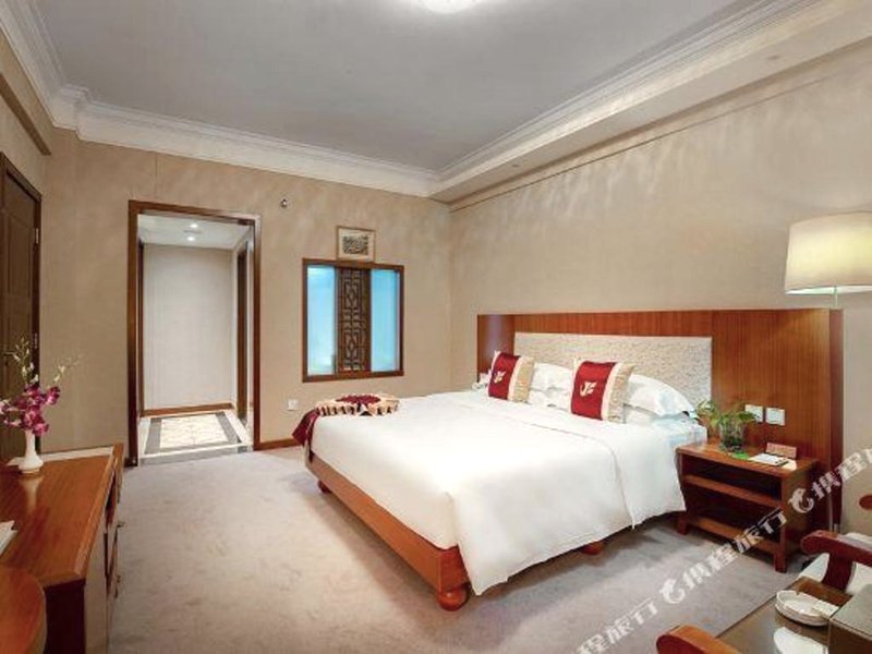 Golden Phoenix Hotelの写真