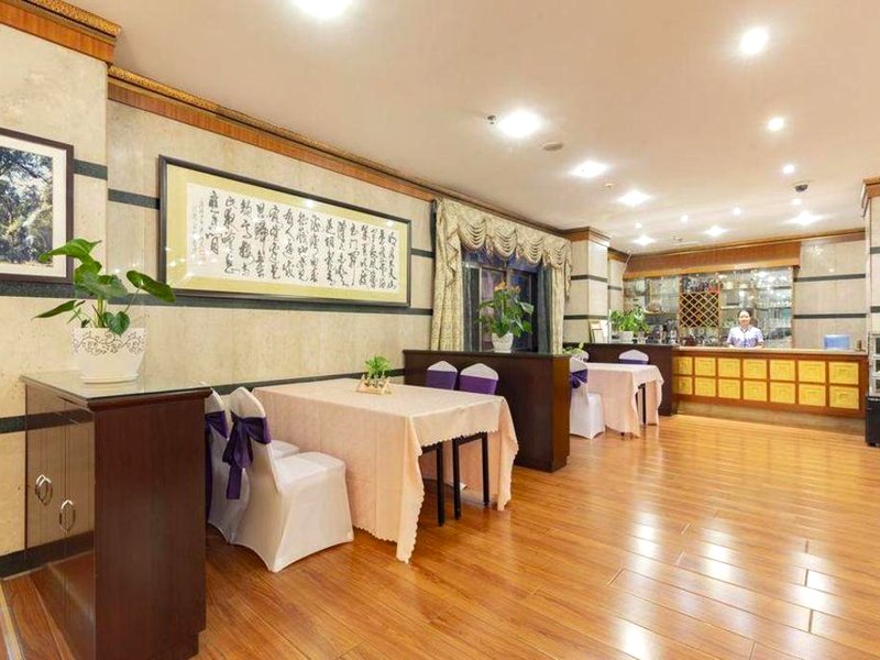 Golden Phoenix Hotelの写真