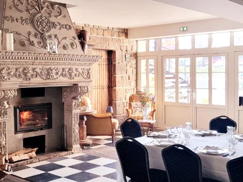 Logis Hotel De France- Restaurant GRILLの写真