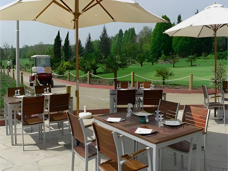 ホテル アベイ デュ ゴルフ ドゥ レシニー (Hotel Abbaye du Golf de Lesigny)の写真