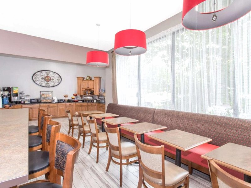 Ramada by Wyndham Hendersonvilleの写真