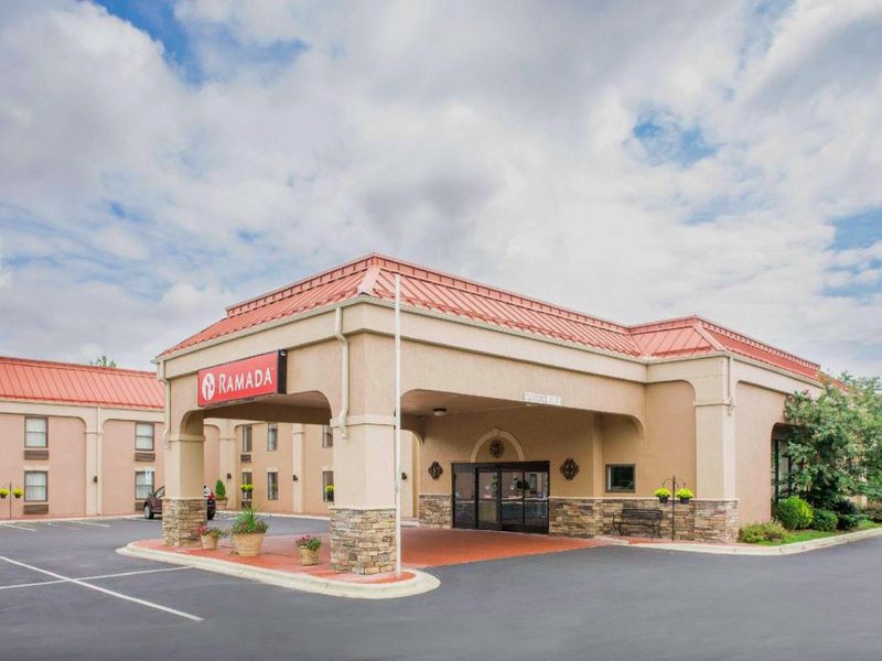 Ramada by Wyndham Hendersonvilleの写真